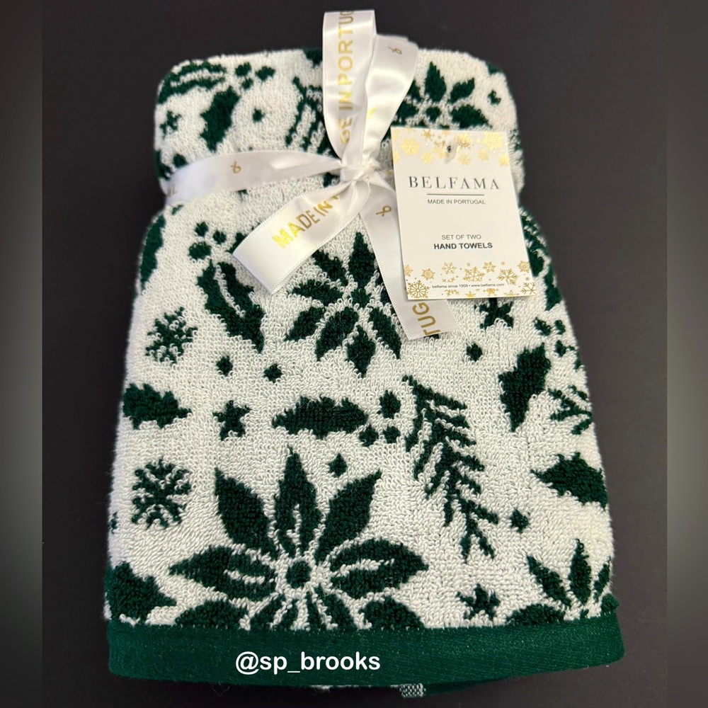 🎁BELFAMA Hand Towel Set - Holiday Green with White Holiday Trim - Set of 2